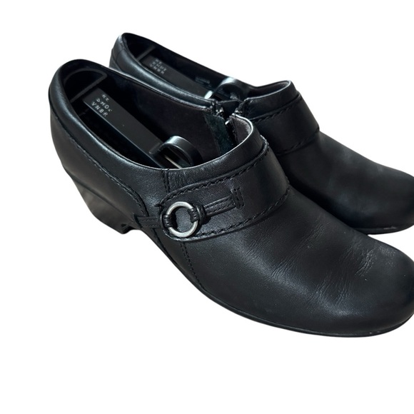 Clarks Cushion Women’s Slip-On Black Leather Clog Bootie Size 7M - Picture 2 of 7
